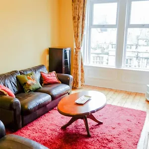 2-bedroom-flat-on-leith-walk-sleeps-4.edinburghhotelsuk.org/