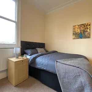spacious-victorian-double-room.hotelsin-nottingham.com/