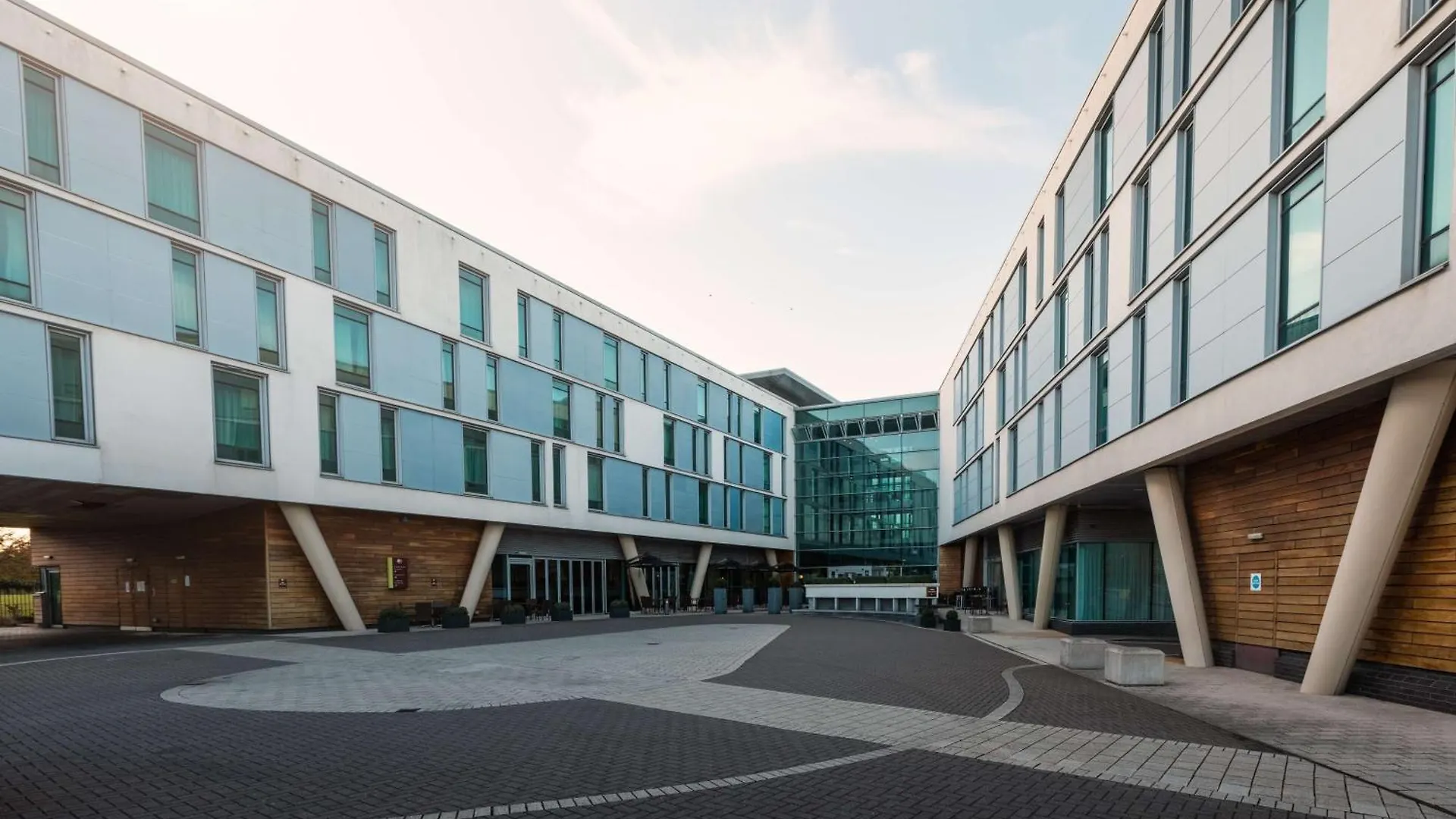 Doubletree By Hilton Hotel Newcastle International Airport contacts